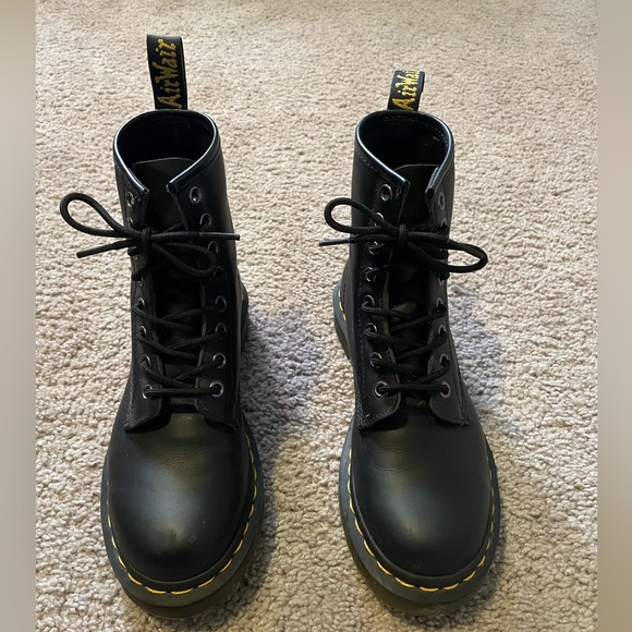 1460 Smooth Leather Lace Up Doc Martens - Picture 2 of 5